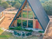 Gruene Lake Haus-Modern A-Frame with Fire Pit, BBQ, Close to Rivers - B&B New Braunfels
