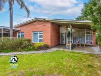 Renovated 3BR One Street to Beach - Bed and Breakfast Victor Harbor