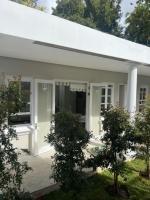 B&B Cape Town - Two on Milner - OAK TREE COTTAGE - Stylish open-plan Guesthouse in Rondebosch - Bed and Breakfast Cape Town