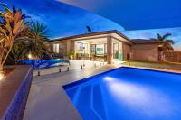 4BR Smithfield Serenity; Pool, BBQ & Pool Table - Chambres d’hôtes