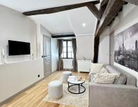 Le Marais' Finest Luxurious Apartment - Bed and Breakfast Parijs