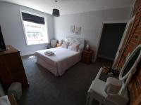 Tweepersoonskamer met Gedeelde Badkamer