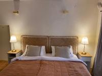 King Room (address: Naljeskoviceva 12)
