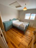 B&B Galway - Cosy 4 Bedroom Galway House with Rear Garden Patio - Bed and Breakfast Galway