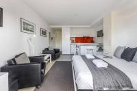 Nicholson's Nest - A Balcony Studio in Funky Fitzroy - B&B Melbourne