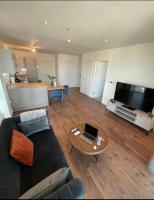 B&B Barking - Modern New Airy 1 Bed Apartment LONDON cosy stays - Bed and Breakfast Barking