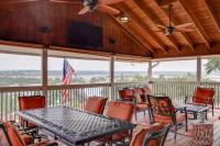 Canyon Lake Home Hill Country and Water Views! - Bed and Breakfast