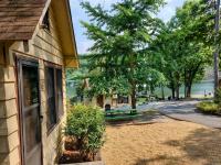 B&B Hot Springs - #06 - Lakeview Two Bedroom Cottage-Pet Friendly - Bed and Breakfast Hot Springs