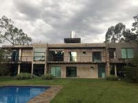 Chácara com jardim e piscina no alto da serra - B&B São Roque
