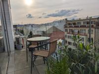Cozy Apartment with Big Terrace in Central Prague - Karlín - Bed and Breakfast Praag