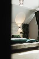 Zimmer mit Kingsize-Bett
