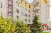 Ursus Spacious Two-bedroom Apartment by Noclegi Renters - Bed and Breakfast