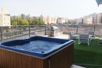 B&B Eilat - YalaRent Seasons 4 bedroom apartment with jacuzzi - Bed and Breakfast Eilat