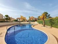 Sunny House Torrevieja with communal pool and garden - B&B Torrevieja