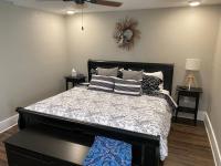 Newly Remodeled 2 BR Private Home w/ King Bed - Chambres d’hôtes Concordia