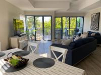 Stunning Beachfront Apartment - B&B