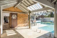 'Poolside Haven' Your Mount Eliza Family Getaway - B&B Melbourne