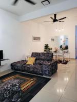 Andra Homestay KLIA,13 mins to KLIA ,Self Check-in,Free WiFi & Parking,Family Friendly - B&B Sepang