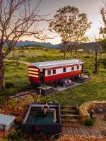 B&B McGregor - The Red Caboose Train Carriage - Bed and Breakfast McGregor