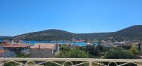 Coastal Charm: Apartmani Pazanin - B&B Vinišće