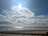 Beach View Apartment - Seafront Luxury Property, Bridlington - B&B