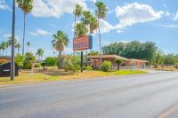 B&B Weslaco - Vali Ho Motel By OYO Weslaco Mercedes - Bed and Breakfast Weslaco