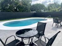 B&B Lauderhill - Beautiful 2 Bed 2 Bath with pool in Sunrise, FL - Bed and Breakfast Lauderhill