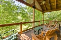 B&B Hiawassee - Cozy Creekside Cabin with Fire Pit and Views! - Bed and Breakfast Hiawassee