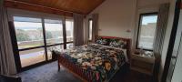 B&B Auckland - Auckland Beachview Homestay with free Netflix, Parking - Bed and Breakfast Auckland