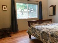 Kamer met Queensize Bed en Gedeelde Badkamer