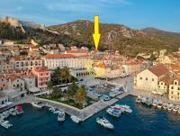 Clock Tower Apartment - ZF Hvar Center - B&B