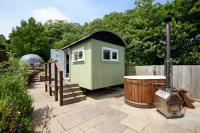 B&B Polperro - Penlea Retreat Luxury Coastal Shepherds Hut 5 Minute Walk to Pubs and Village - Bed and Breakfast Polperro