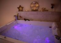 Le Mas aux Amoureux , Suite Romantique et Spa - B&B Le Barcarès