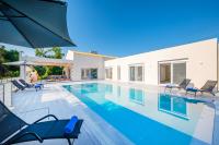 B&B Roda - Villa Ami, Roda, Corfu: 10 guests, heated pool, private mini golf, pool table & more!! - Bed and Breakfast Roda