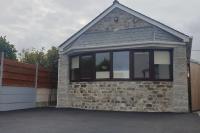 New modern self contained Cottage - B&B