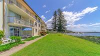 Craigmore 5 - Oceanfront Escape with Yamba's Best Beach Views - Holiday Yamba - B&B Yamba