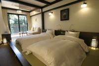 Twin Room with Private External Bathroom