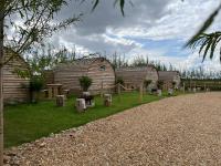 B&B Peterborough - Wind In The Willows Luxury Glamping - Bed and Breakfast Peterborough