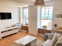 Sea La Vie Tenby Lovely 1 bed flat - Sea Views - B&B Tenby