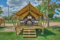 B&B Navasota - BeeWeaver Luxury Glamping - Idyllic Hive Check - Bed and Breakfast Navasota