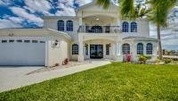 Golden Globe - luxury on the canal with poolspa - B&B