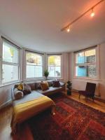 Stunning Victorian Mansion Apartment - Hosted by AGF Property - Free Parking upon request - B&B