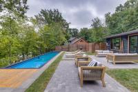 Riverfront Appleton Home with Pool and Boat Dock! - B&B Appleton