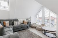 2 bed Seaside Apartment with Parking - Bed and Breakfast