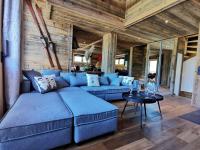Chalet cozy à 4* avec cheminée, WiFi, et balcon proche des pistes aux Gets - FR-1-598-89 - Ferienwohnung