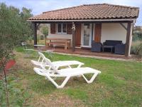 Maison 2 chambres avec piscine, tennis, et plus - idéal pour 4 personnes à Vallon-Pont-d'Arc - FR-1-382-179 - B&B
