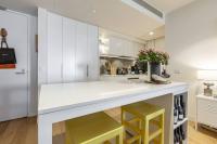 Urban Escape on Smith Street with Balcony & Parking - B&B Melbourne