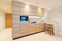 Estudio con vista parcial al mar