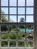 Dreibettzimmer mit Poolblick