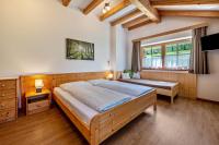 B&B Valdaora - Urthalerhof Apt Landhaus - Bed and Breakfast Valdaora